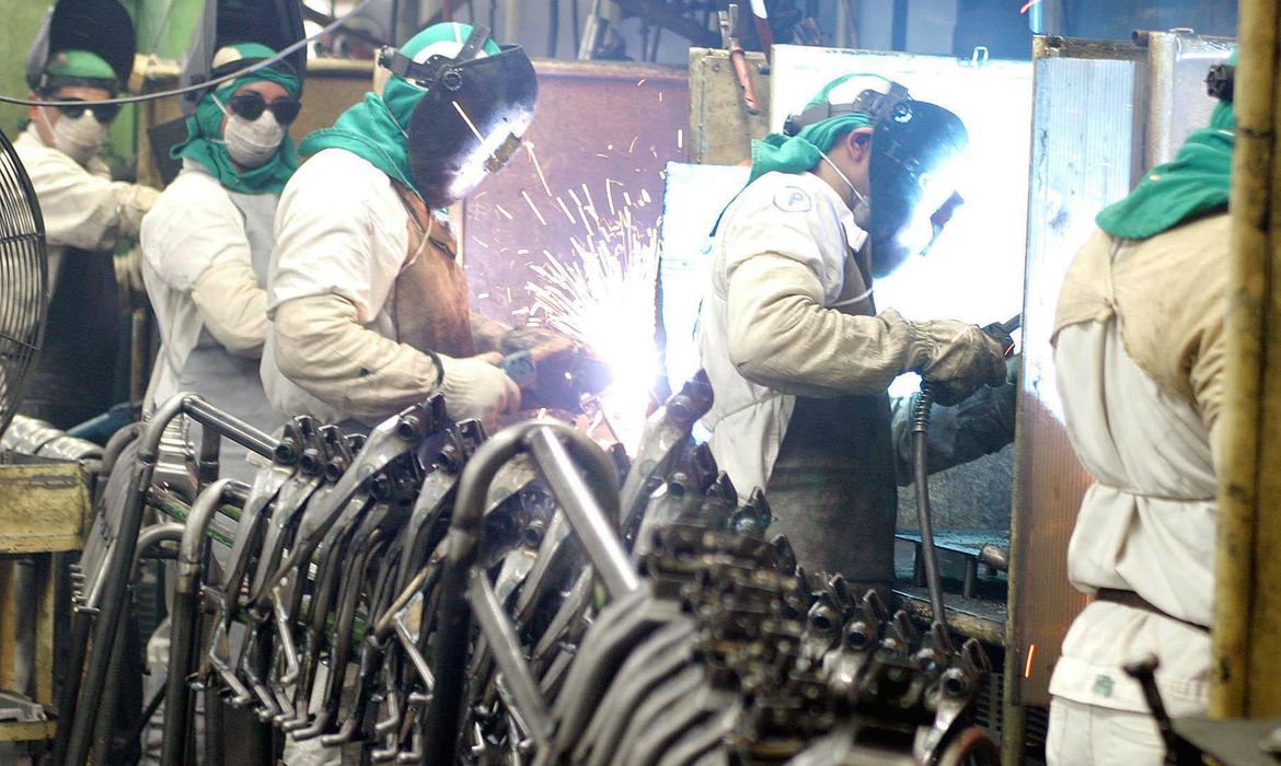 Produção industrial do Brasil cresce 0,3% em maio