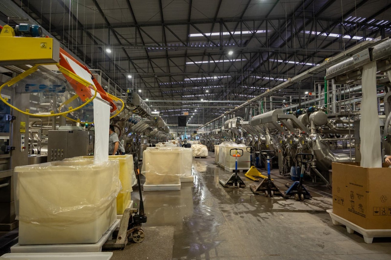 Produção industrial cai pelo quarto mês consecutivo